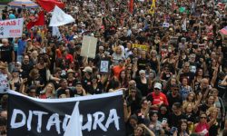Manifestantes ocupam as ruas de Belo Horizonte em repúdio ao golpe militar de 64 8