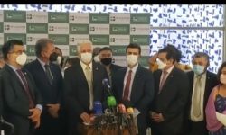 Em coletiva à imprensa, PT, PCdoB, PSB, PDT, PSOL, REDE, Solidariedade e PV se posicionam contra a reforma administrativa e pedem o fim dos trabalhos da comissão 3